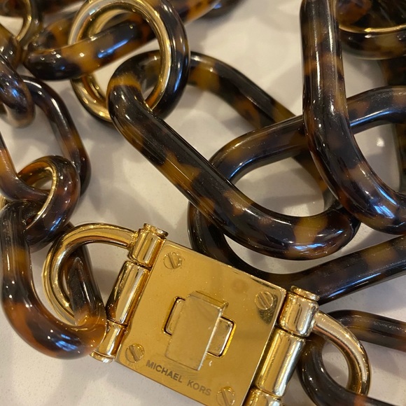 Michael Kors tortoise Shell and gold necklace - Picture 3 of 4